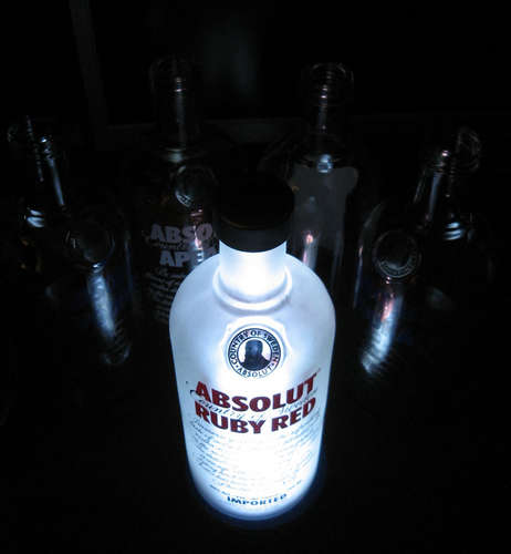 Specialbelysning för absolut vodka flaskor