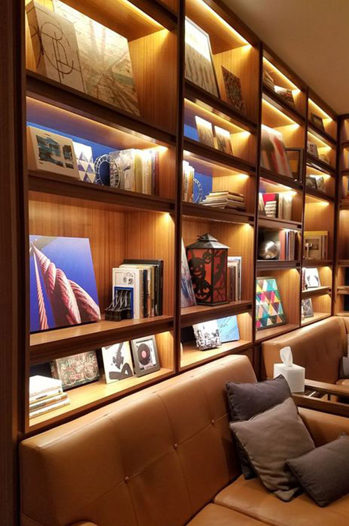 hyllbelysning-bokhylla-ledstrip