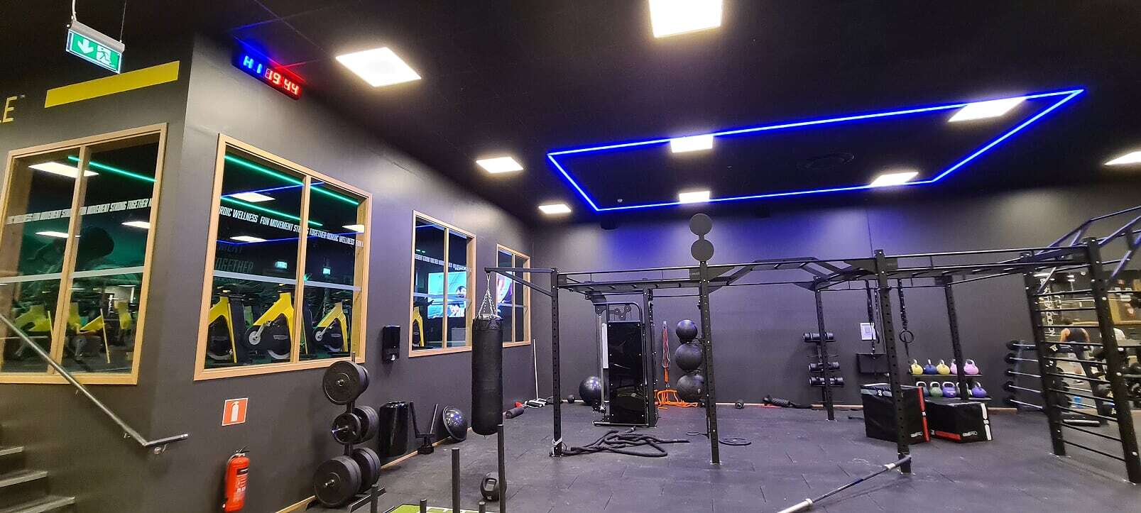 Led plattor och rgb ljus på gym