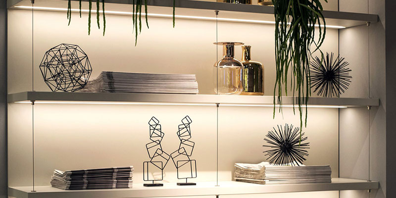 inbyggd-belysning-stringhylla-2-1