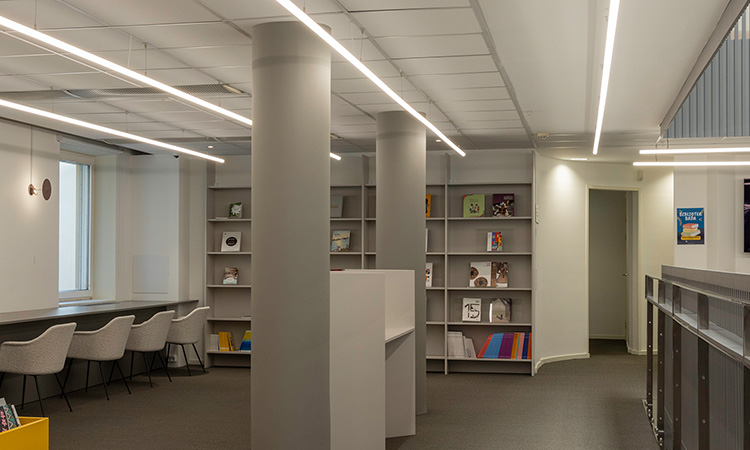 NEON lysrör på vägg och tak